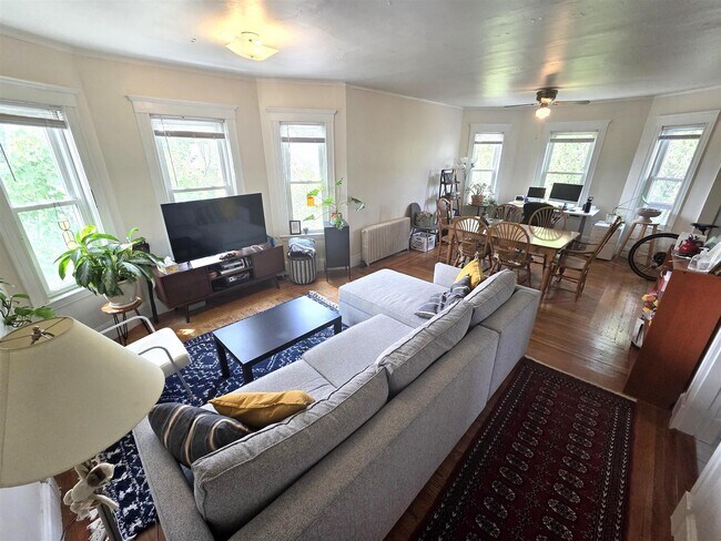 76 Lexington Ave, Unit 3 in Somerville, MA - Building Photo - Building Photo