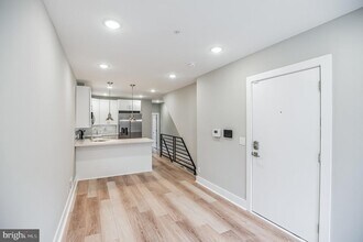 2216 Emerald St in Philadelphia, PA - Building Photo - Building Photo