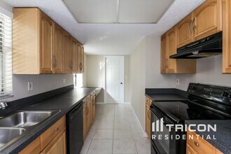 3012 Lalani Blvd in Sarasota, FL - Building Photo - Building Photo