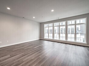 2120 Westcott Ln in Bridgeville, PA - Building Photo - Building Photo