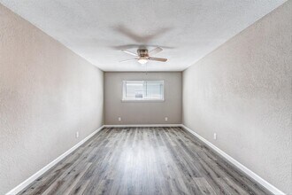 521 Spring Dr in Pasadena, TX - Building Photo - Building Photo