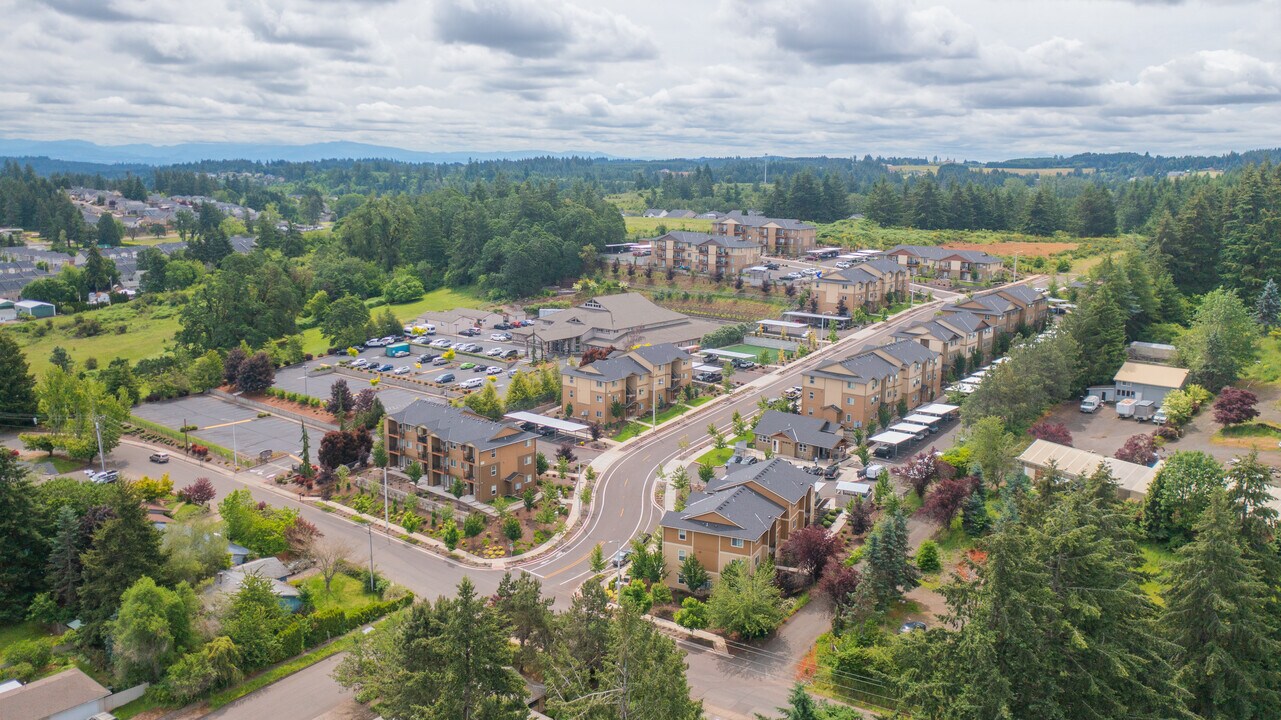 The Summit at Red Leaf in Salem, OR - Building Photo