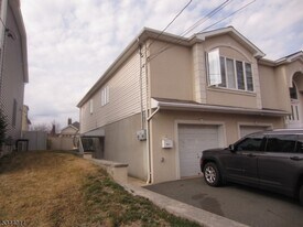 324 1st St in Carlstadt, NJ - Building Photo