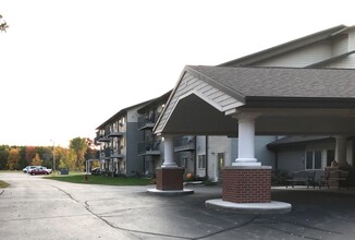 Lakeshore Woods Apartments in Cecil, WI - Building Photo - Building Photo