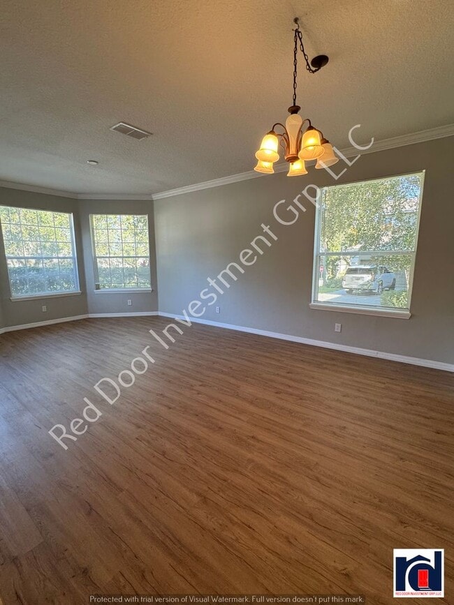 559 Hiawatha Palm Pl