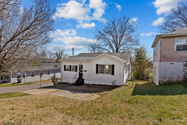 2745 21st St SW in Birmingham, AL - Building Photo - Building Photo