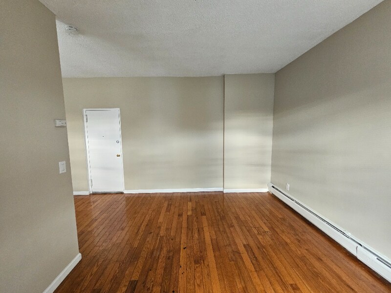 335 Wells St, Unit 21 in Bridgeport, CT - Building Photo