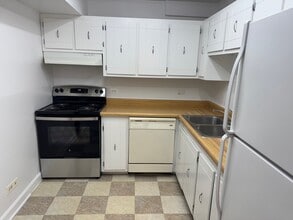 700 Perrie Dr in Elk Grove Village, IL - Building Photo - Building Photo