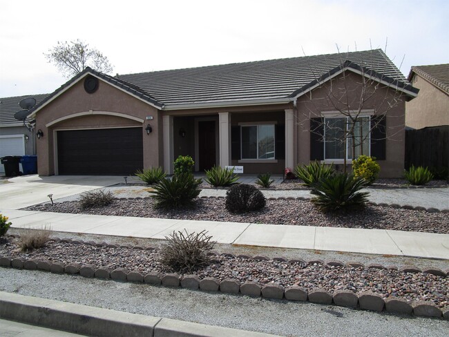 904 N Deanza Rd in Hanford, CA - Building Photo - Building Photo