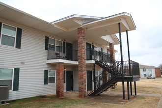 Ashford Place Apartments, LP in Shawnee, OK - Foto de edificio - Building Photo