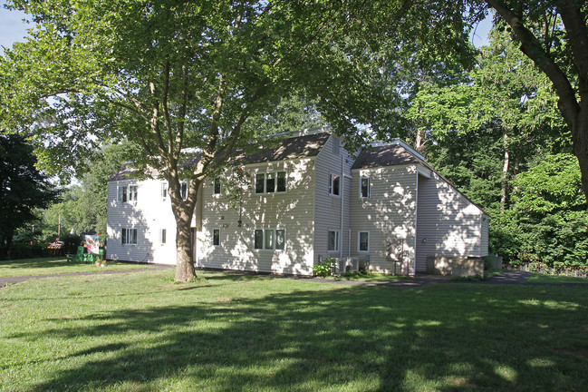 Dicaprio-Forgione Terrace in Southington, CT - Building Photo - Building Photo