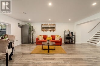 36 Angela Cres in Niagara-On-The-Lake, ON - Building Photo - Building Photo