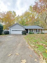 11250 Ridge Hill Dr in Alpharetta, GA - Building Photo