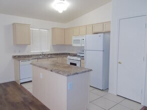 9387 Coral Berry St in Las Vegas, NV - Building Photo - Building Photo