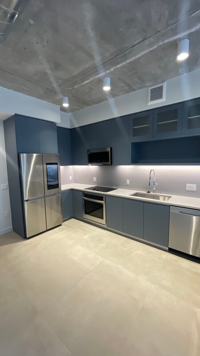 163 NW 26th St, Unit A2 in Miami, FL - Building Photo - Building Photo