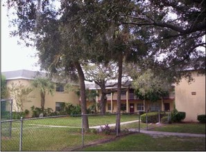 USF Gardens in Tampa, FL - Building Photo - Building Photo