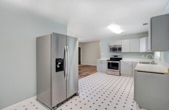 2435 E 39th St in Savannah, GA - Building Photo - Building Photo