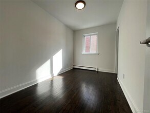 75-50 Furmanville Ave in Queens, NY - Building Photo - Building Photo