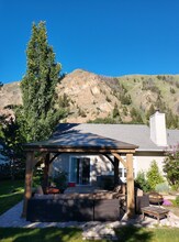 720 Angela Dr in Hailey, ID - Foto de edificio - Building Photo