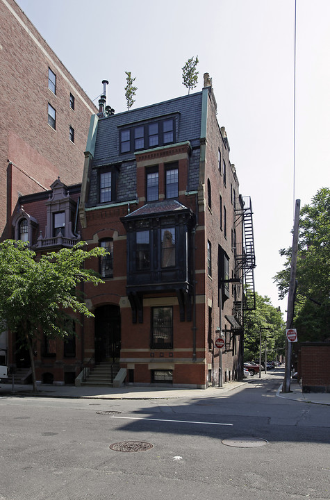 20 Fairfield St in Boston, MA - Building Photo