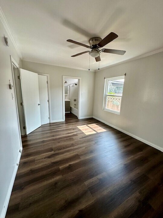 2533 1/2-2612 1/2 S Harcourt Ave in Los Angeles, CA - Building Photo