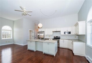 107 Black Rock Tpke in Redding, CT - Building Photo - Building Photo