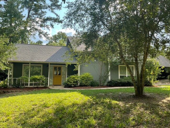 477 County Rd 319 in Frankston, TX - Foto de edificio - Building Photo