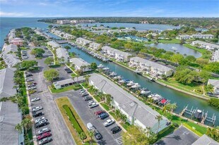 4789 Coquina Key Dr SE in St. Petersburg, FL - Building Photo