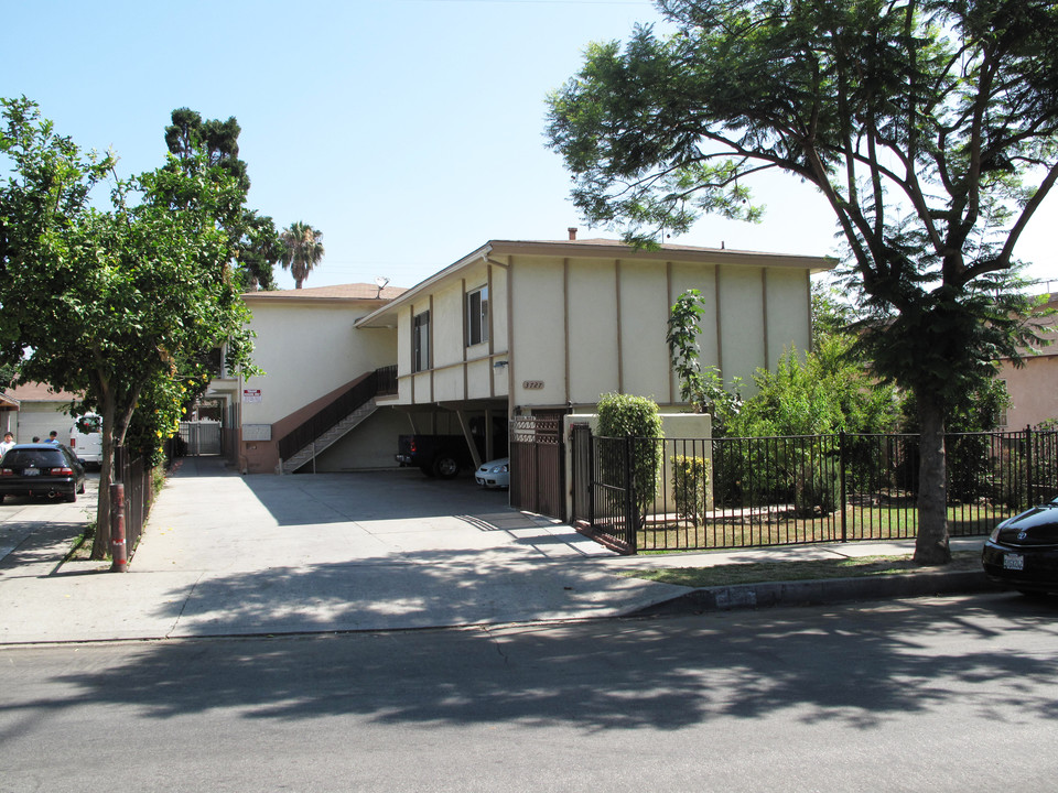 3727 Fernwood Ave in Lynwood, CA - Building Photo