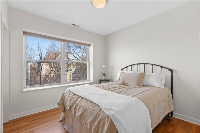 3741 N Milwaukee Ave in Chicago, IL - Building Photo - Building Photo