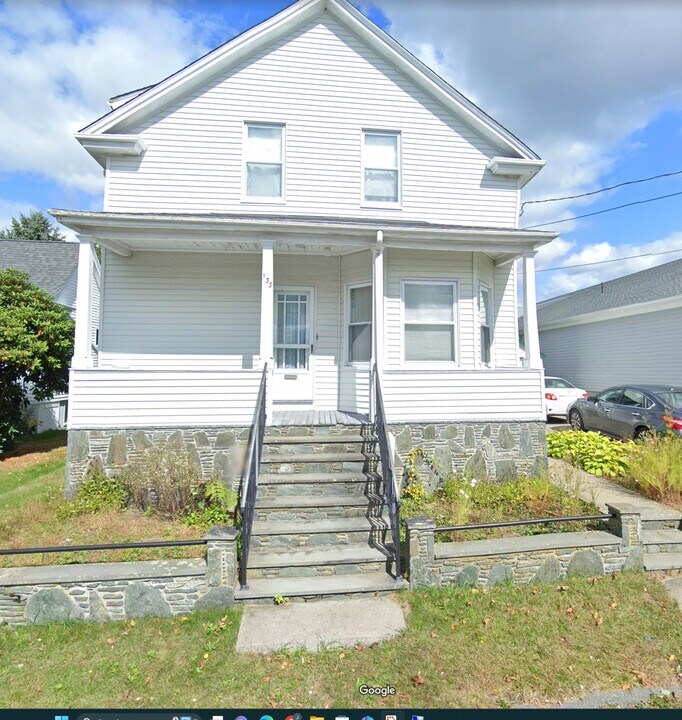 133 Rogers St in Dartmouth, MA - Foto de edificio