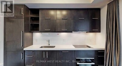 65 St Mary St in Toronto, ON - Building Photo - Building Photo