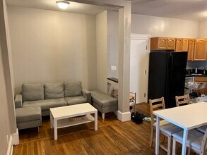 1066 Commonwealth Ave, Unit 41 in Boston, MA - Foto de edificio - Building Photo