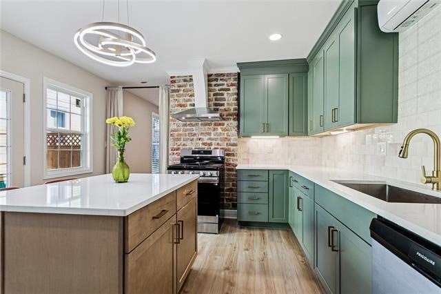 1324 Cambronne St in New Orleans, LA - Foto de edificio - Building Photo