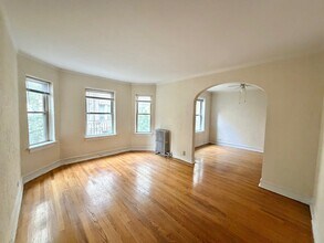 1426 Farwell W Ave, Unit 1 in Chicago, IL - Foto de edificio - Building Photo