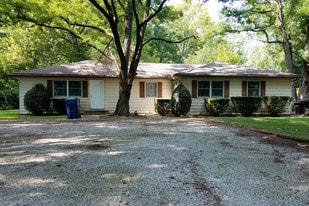 6141 S State Rd 63, Unit B in Terre Haute, IN - Building Photo