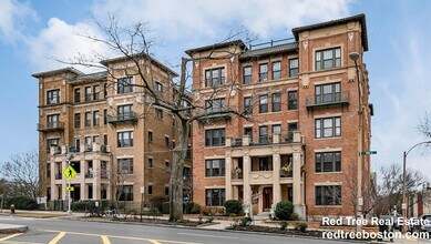 452 Park Dr, Unit 1 in Boston, MA - Foto de edificio - Building Photo