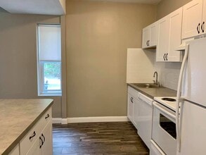 1862 Beacon St, Unit 1870-02 in Brookline, MA - Building Photo - Building Photo