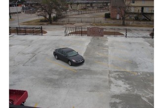 Graduate Apartments in Baton Rouge, LA - Building Photo - Building Photo