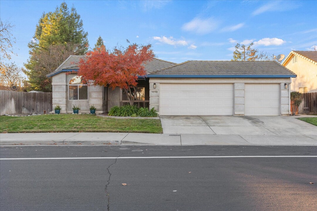 9098 Santorini Dr in Elk Grove, CA - Building Photo