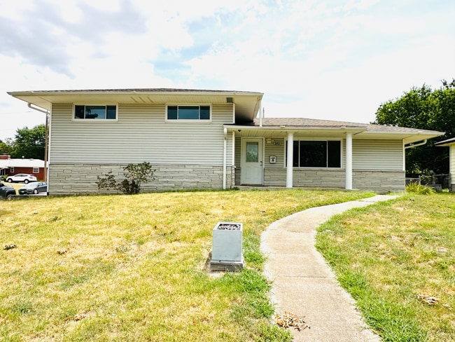 2801 S Minnesota Ave in Joplin, MO - Building Photo - Building Photo