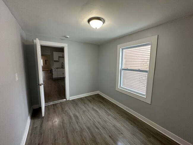 2921-2923 W Walnut St-Unit -2921(Lower) in Milwaukee, WI - Building Photo - Building Photo