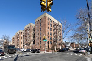 3813 149th St in Flushing, NY - Building Photo