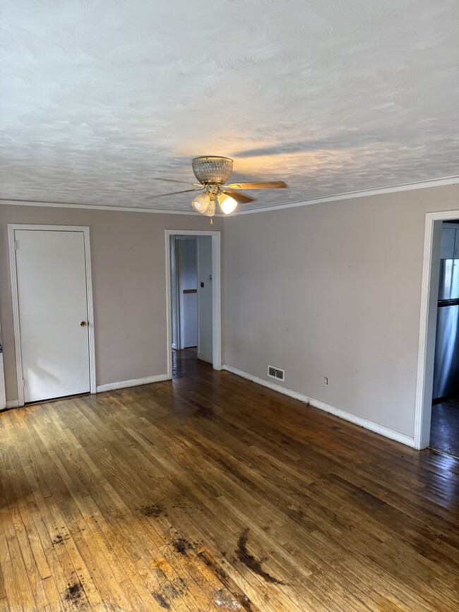 738 Greenhill Rd