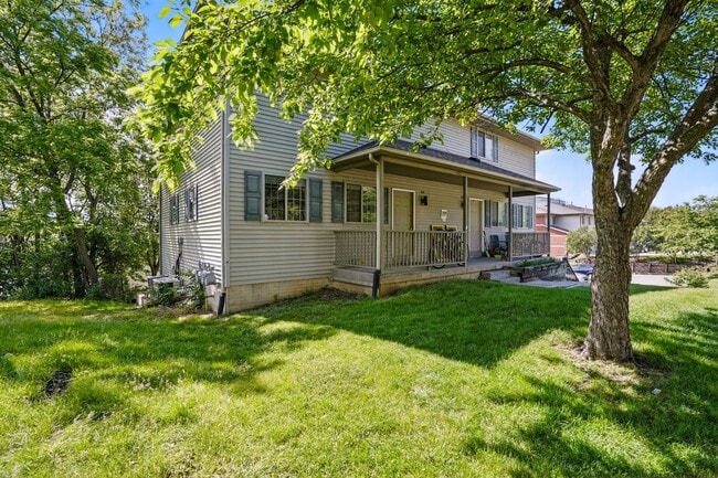 817-819 S Gilbert Ct in Iowa City, IA - Building Photo - Building Photo