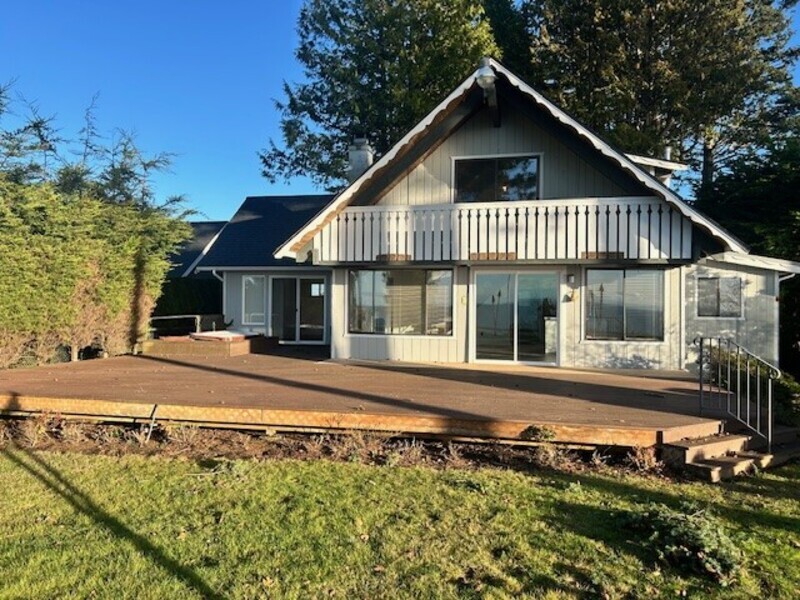 6845 Holeman Ave in Blaine, WA - Building Photo