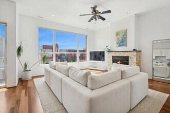 1719 N Western Ave in Chicago, IL - Foto de edificio - Building Photo