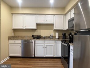 180 Valley Stream Cir in Chesterbrook, PA - Building Photo - Building Photo