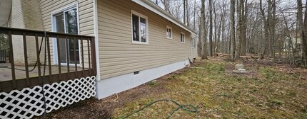 1010 Eisenhower Way, Unit 1010 Eisenhower Way in Tobyhanna, PA - Foto de edificio - Building Photo