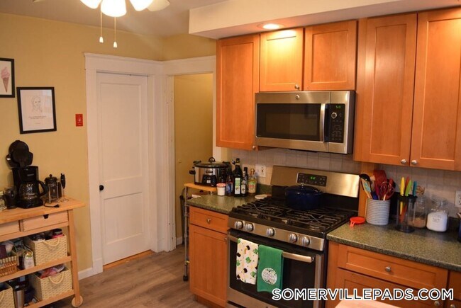1065 Broadway